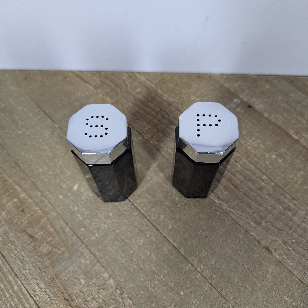 Vintage Arcoroc Octime Black Glass Salt & Pepper Shakers – 3.25” France - Picture 2 of 6